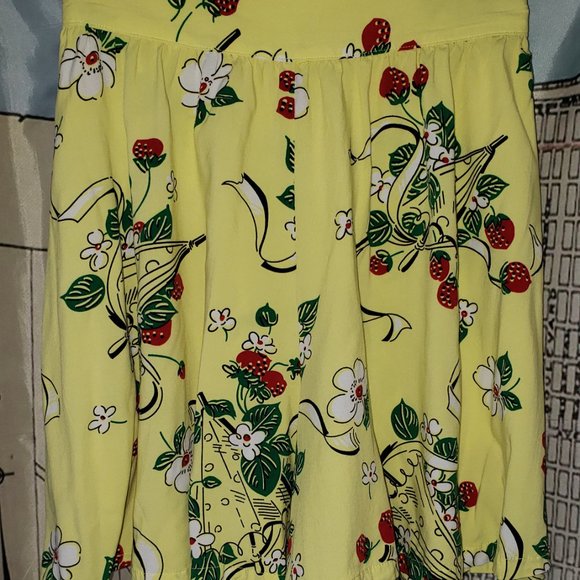 "Berry Chantilly" high-waisted, retro shorts, sz 2 - Picture 2 of 6